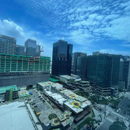 Spacious 2Br Apartment In Bgc With Workspace & Washer Manila Exterior photo