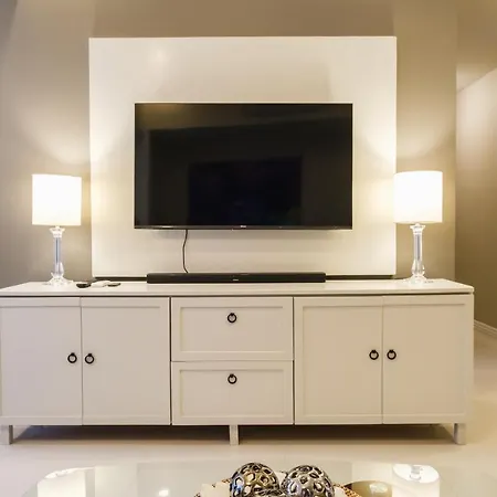 Spacious 2Br Apartment In Bgc With Workspace & Washer Manila Exterior photo