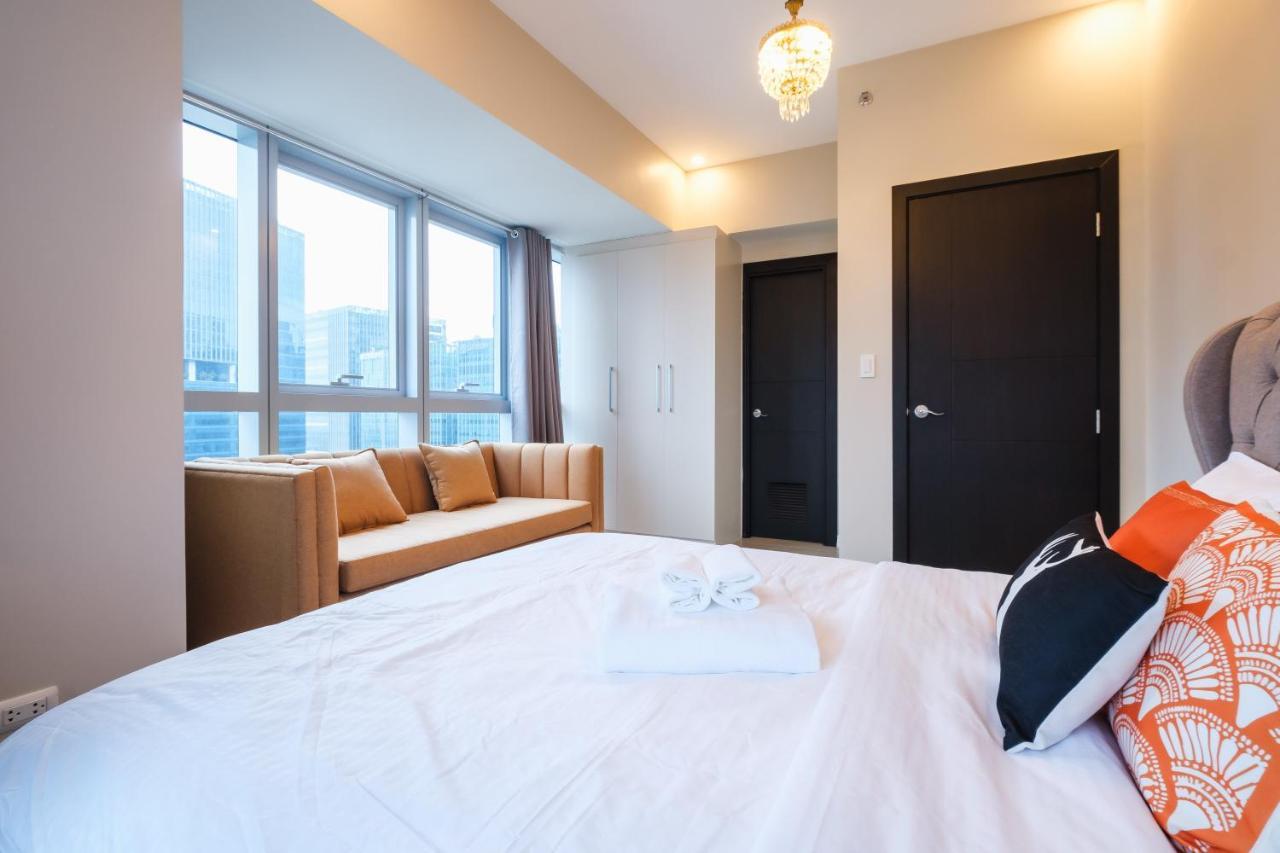 Spacious 2br In Bgc With Workspace & Washer Apartment Manila