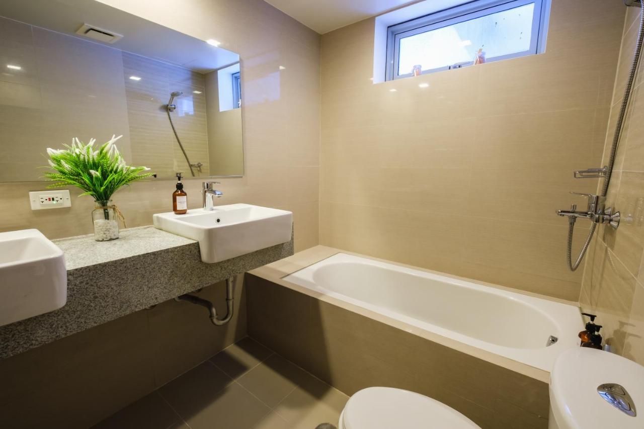 Spacious 2br In Bgc With Workspace & Washer