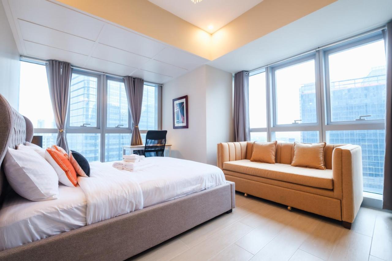 Spacious 2br In Bgc With Workspace & Washer Manila