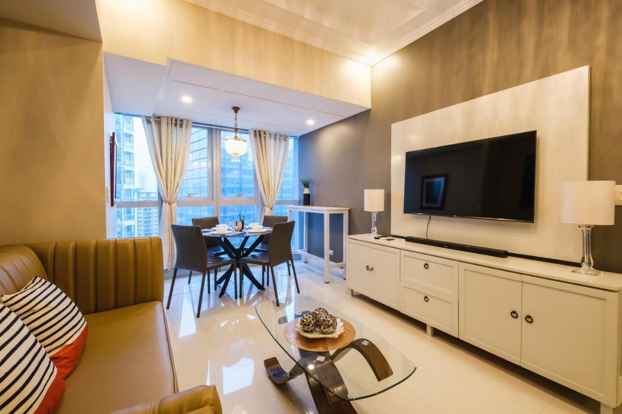 Spacious 2br In Bgc With Workspace & Washer