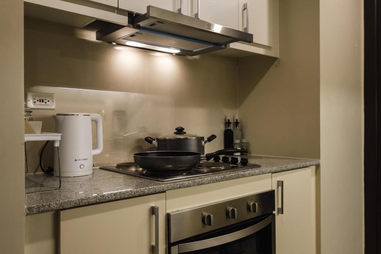 Spacious 2br In Bgc With Workspace & Washer